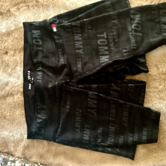 Tommy hill All Over Print Leggings. NWOT - Picture 2 of 5